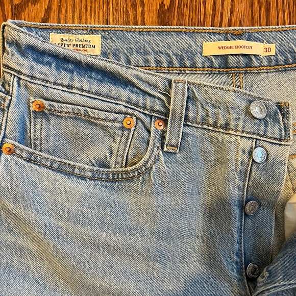 Levi’s Premium Wedgie Bootcut Women's Jeans - Picture 3 of 5